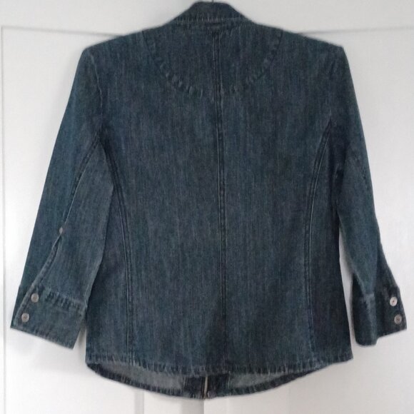 3/4 sleeve thin Jean jacket. Zippered. Very comfortable. - Picture 4 of 5